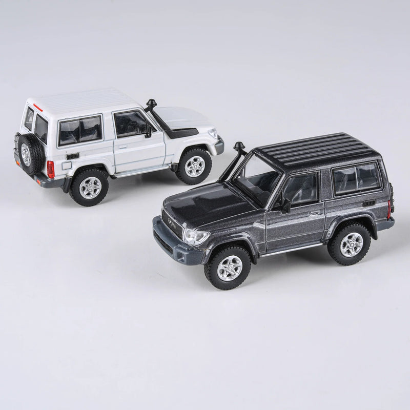 Paragon Grey 2014 Toyota Land Cruiser 71 1/64