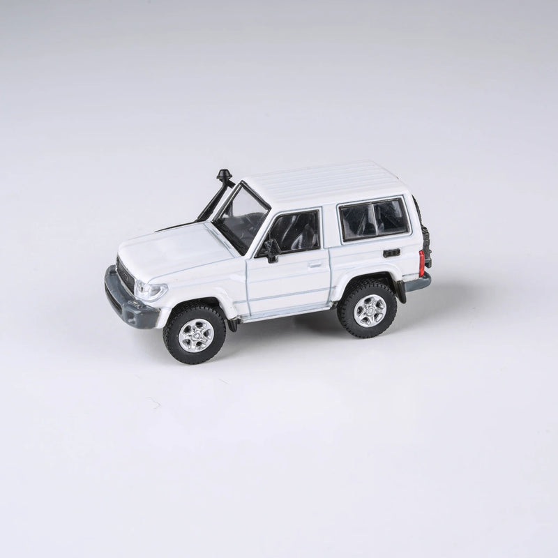 Paragon Vanilla 2014 Toyota Land Cruiser 71 1/64