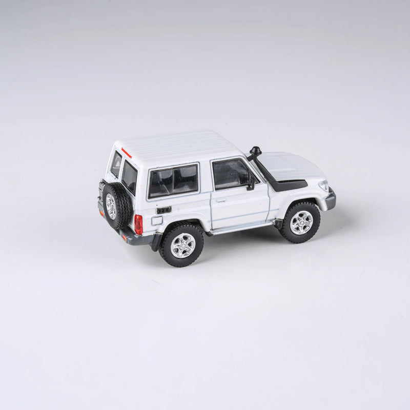 Paragon Vanilla 2014 Toyota Land Cruiser 71 1/64