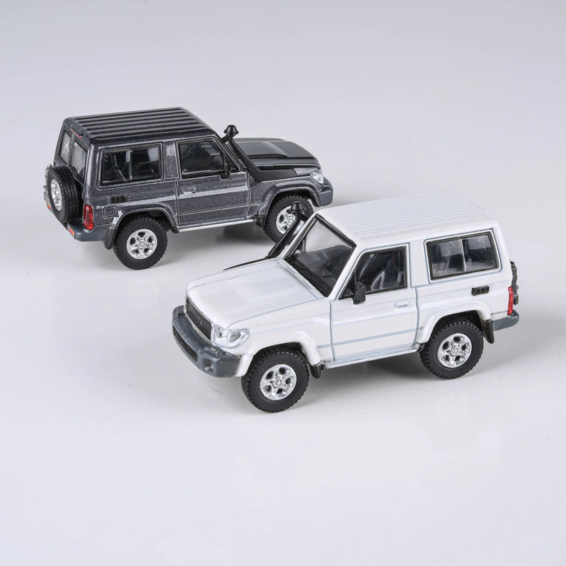 Paragon Vanilla 2014 Toyota Land Cruiser 71 1/64