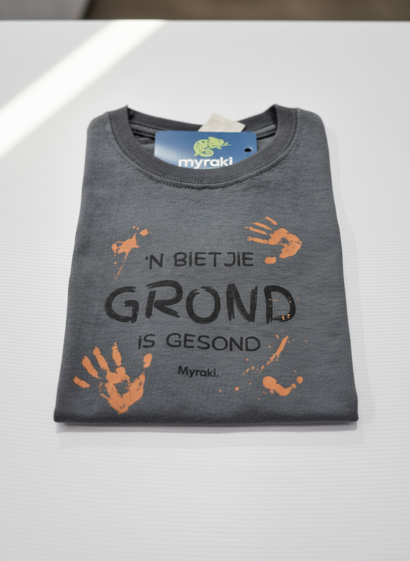 Myraki Kids 'n Bietjie Grond is Gesond Charcoal T-Shirt